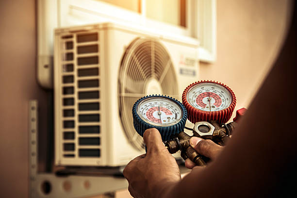 Professional Hvac technician working in Lakeside, TX